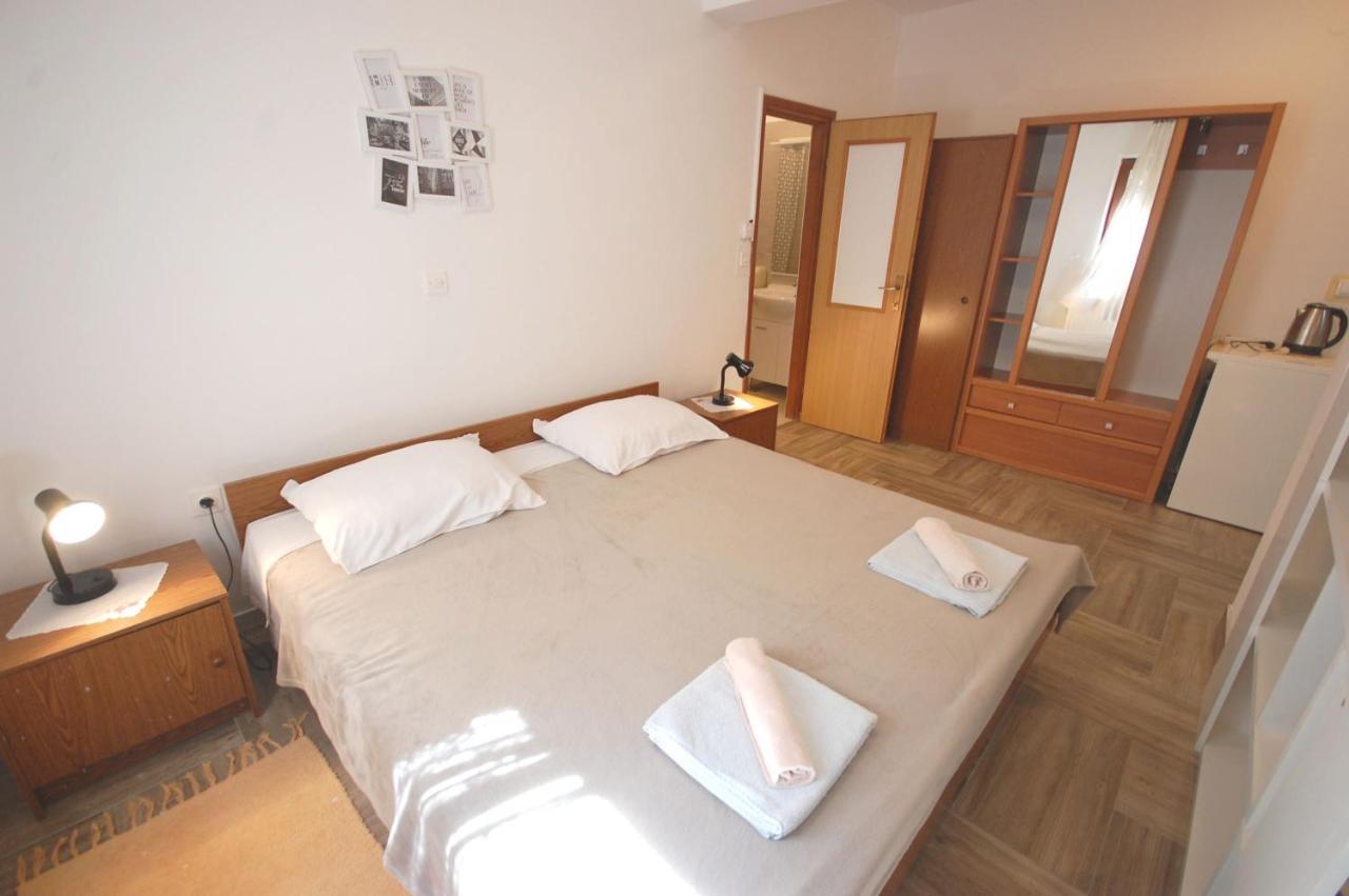 Apartments Snjezana By El-Pi Tours Нивице Екстериор снимка