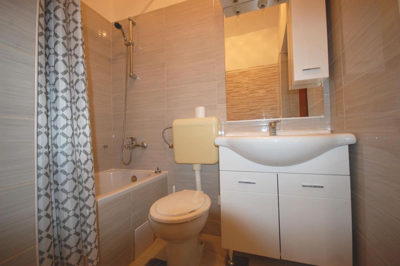 Apartments Snjezana By El-Pi Tours Нивице Екстериор снимка