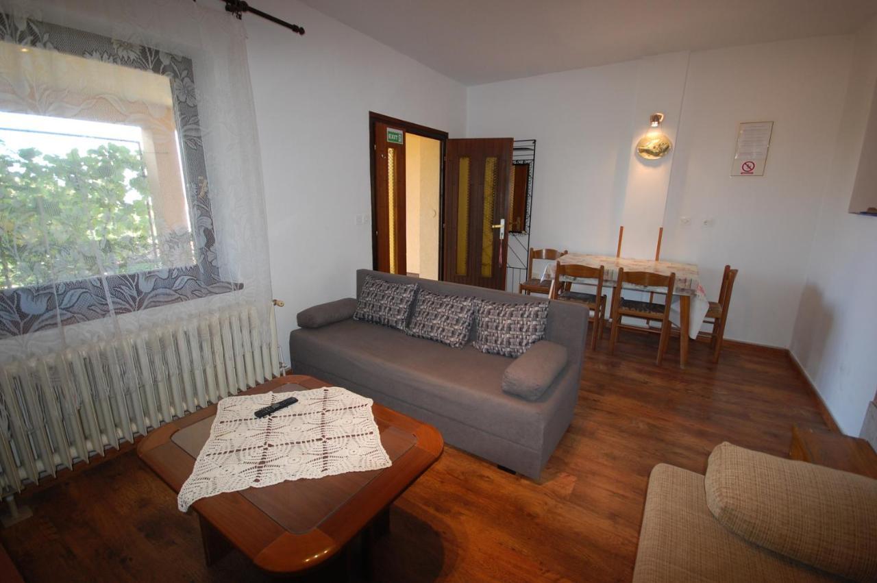 Apartments Snjezana By El-Pi Tours Нивице Екстериор снимка