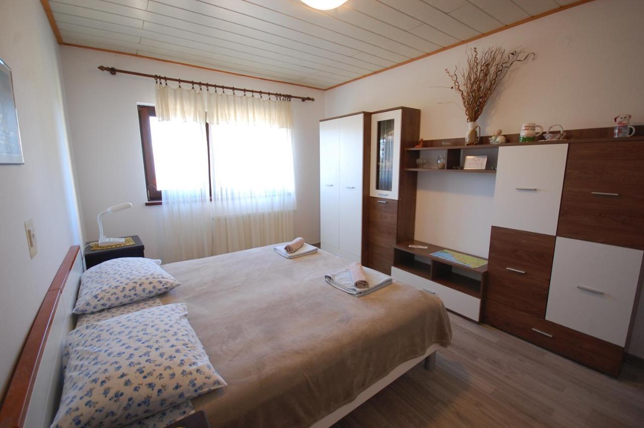 Apartments Snjezana By El-Pi Tours Нивице Екстериор снимка