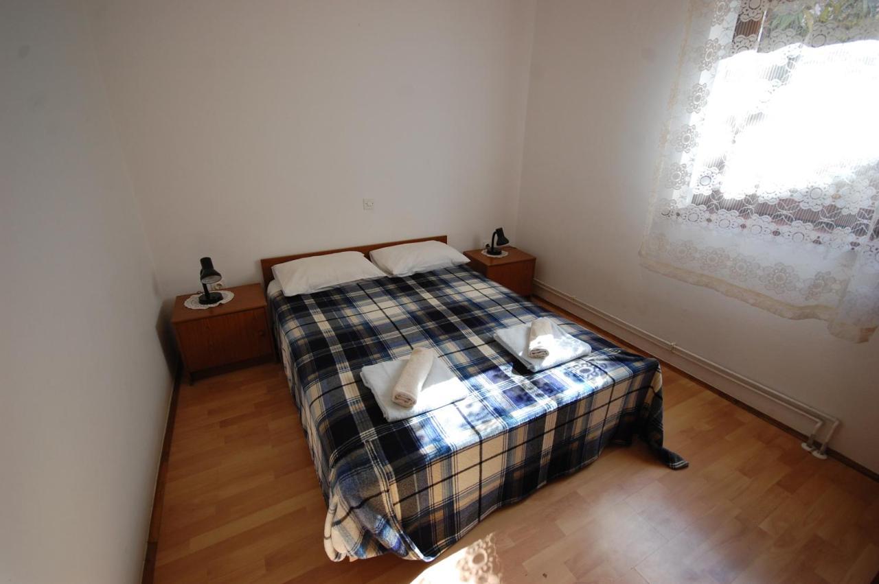 Apartments Snjezana By El-Pi Tours Нивице Екстериор снимка