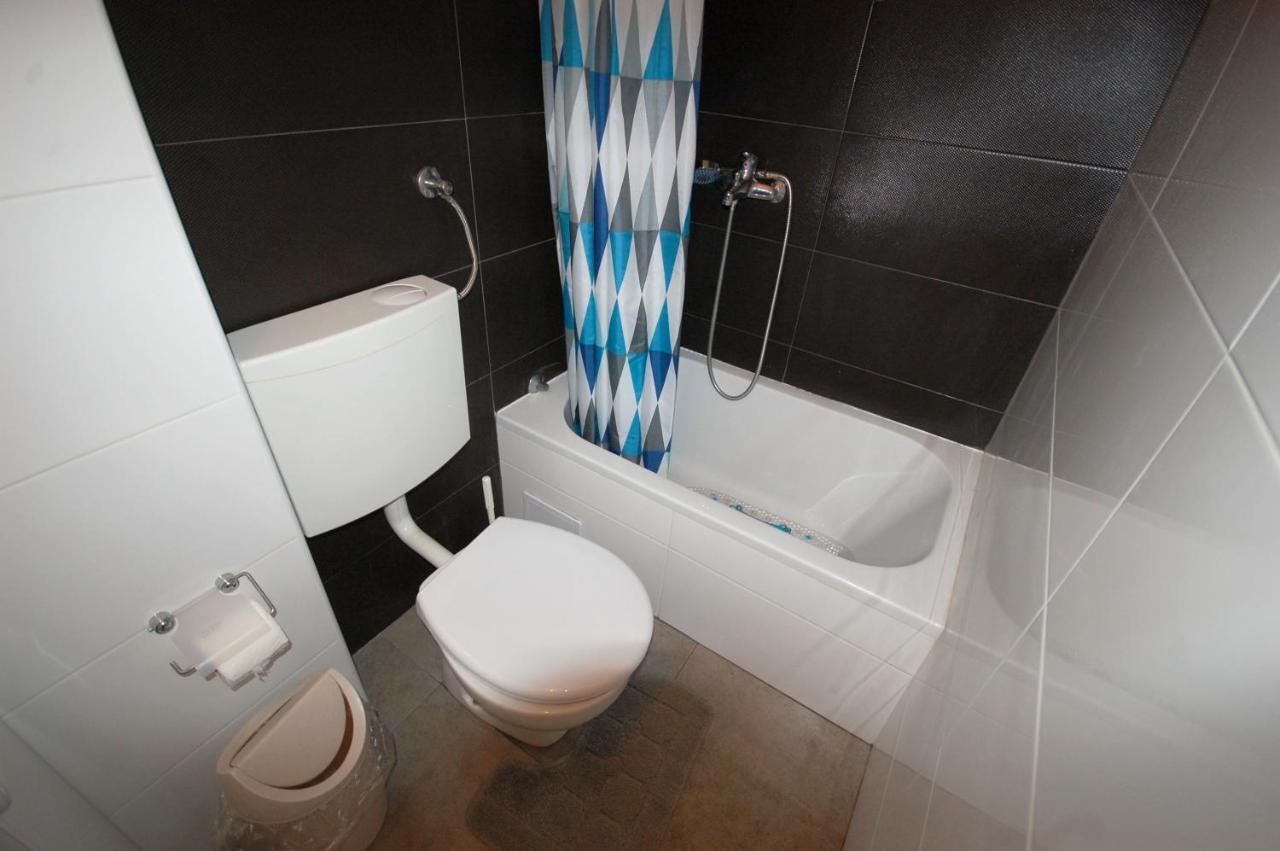 Apartments Snjezana By El-Pi Tours Нивице Екстериор снимка