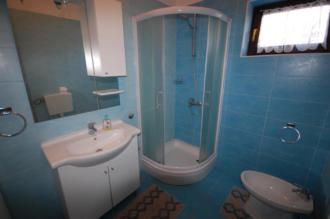Apartments Snjezana By El-Pi Tours Нивице Екстериор снимка