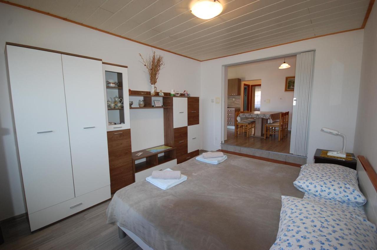 Apartments Snjezana By El-Pi Tours Нивице Екстериор снимка