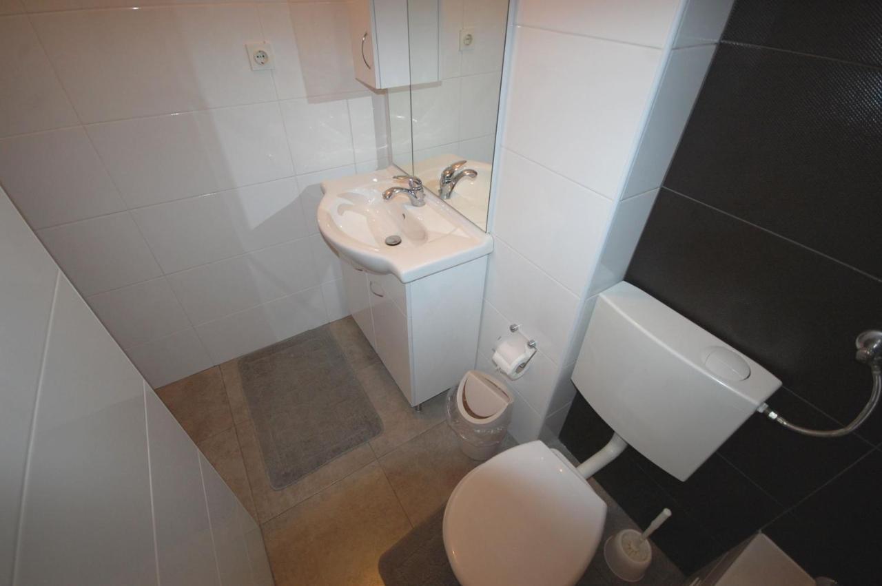 Apartments Snjezana By El-Pi Tours Нивице Екстериор снимка