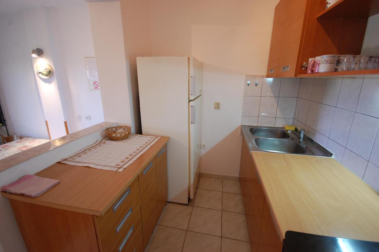 Apartments Snjezana By El-Pi Tours Нивице Екстериор снимка