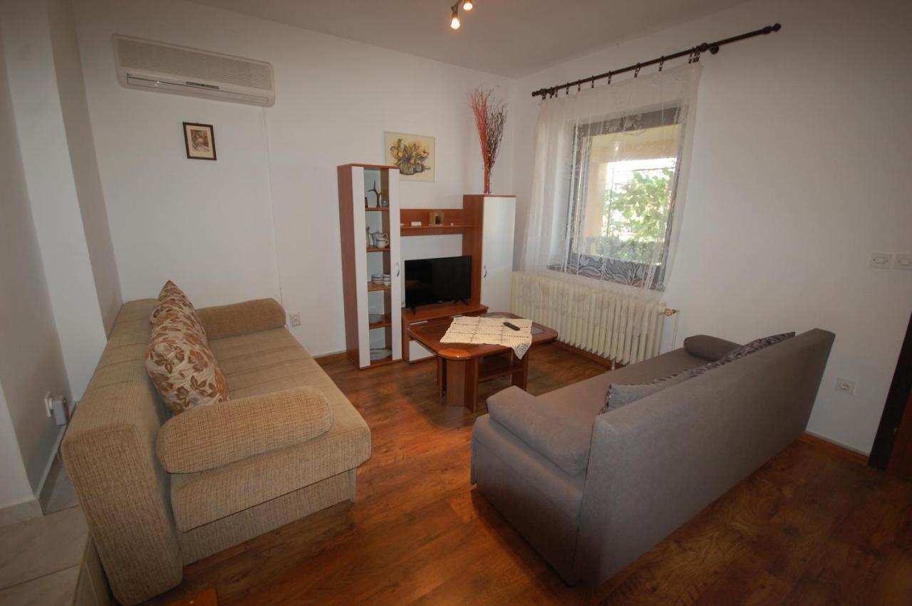 Apartments Snjezana By El-Pi Tours Нивице Екстериор снимка